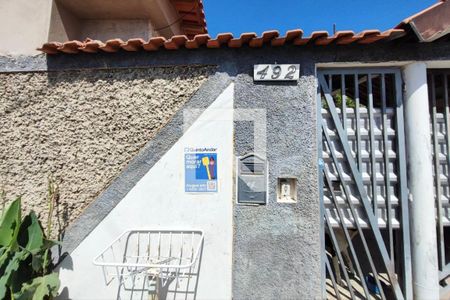 Casa para alugar com 90m², 2 quartos e 1 vaga Casa para alugar com 90m², 2 quartos e 1 vagaPLACA INSTALADA NA FACHADA