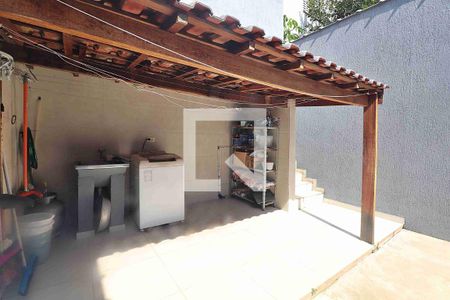 Casa à venda com 272m², 3 quartos e 6 vagasÁrea de Serviço