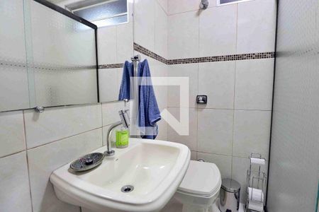 Casa à venda com 272m², 3 quartos e 6 vagasBanheiro social 2