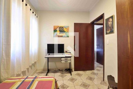 Casa à venda com 272m², 3 quartos e 6 vagasQuarto 2