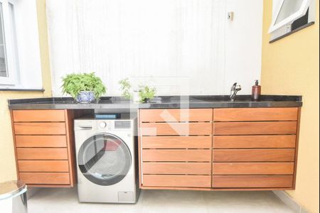 Casa de condomínio à venda com 136m², 3 quartos e 2 vagasLavanderia