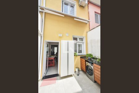 Casa de condomínio à venda com 136m², 3 quartos e 2 vagasLavanderia