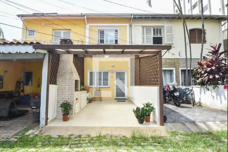 Casa de condomínio à venda com 136m², 3 quartos e 2 vagasGaragem Churrasqueira