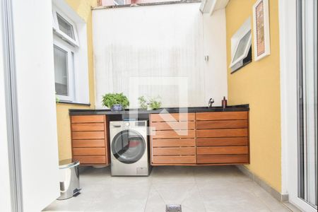 Casa de condomínio à venda com 136m², 3 quartos e 2 vagasLavanderia