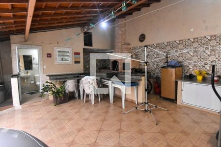 Casa à venda com 260m², 5 quartos e 7 vagas Casa à venda com 260m², 5 quartos e 7 vagasQuintal