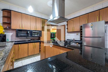 Casa à venda com 440m², 4 quartos e 4 vagas Casa à venda com 440m², 4 quartos e 4 vagasCozinha