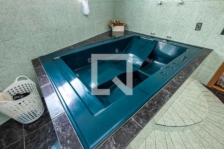 Casa à venda com 440m², 4 quartos e 4 vagas Casa à venda com 440m², 4 quartos e 4 vagasSuíte 1 - Banheiro