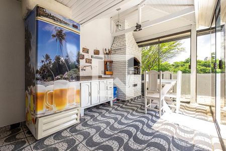 Casa à venda com 440m², 4 quartos e 4 vagas Casa à venda com 440m², 4 quartos e 4 vagasTerraço