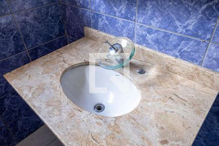 Casa à venda com 440m², 4 quartos e 4 vagas Casa à venda com 440m², 4 quartos e 4 vagasSuíte 4 - Banheiro