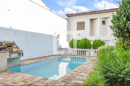 Casa à venda com 500m², 4 quartos e 6 vagas Casa à venda com 500m², 4 quartos e 6 vagasPiscina