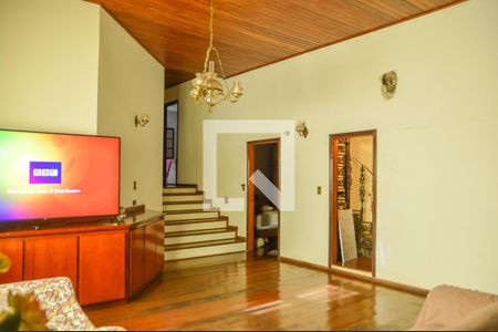 Casa à venda com 500m², 4 quartos e 6 vagas Casa à venda com 500m², 4 quartos e 6 vagasSala de TV