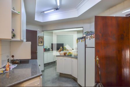 Casa à venda com 500m², 4 quartos e 6 vagas Casa à venda com 500m², 4 quartos e 6 vagasCozinha