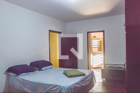 Casa à venda com 500m², 4 quartos e 6 vagas Casa à venda com 500m², 4 quartos e 6 vagasQuarto 3 - Suíte