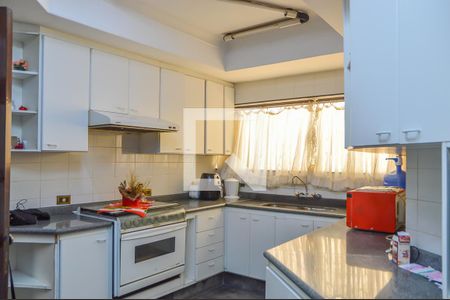 Casa à venda com 500m², 4 quartos e 6 vagas Casa à venda com 500m², 4 quartos e 6 vagasCozinha