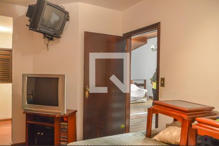 Casa à venda com 500m², 4 quartos e 6 vagas Casa à venda com 500m², 4 quartos e 6 vagasQuarto 2 - Suíte