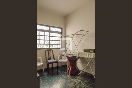 Casa à venda com 500m², 4 quartos e 6 vagas Casa à venda com 500m², 4 quartos e 6 vagasÁrea de Serviço