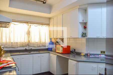 Casa à venda com 500m², 4 quartos e 6 vagas Casa à venda com 500m², 4 quartos e 6 vagasCozinha