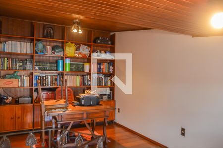 Casa à venda com 500m², 4 quartos e 6 vagas Casa à venda com 500m², 4 quartos e 6 vagasEscritório