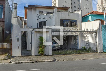 Casa à venda com 500m², 4 quartos e 6 vagas Casa à venda com 500m², 4 quartos e 6 vagasFachada
