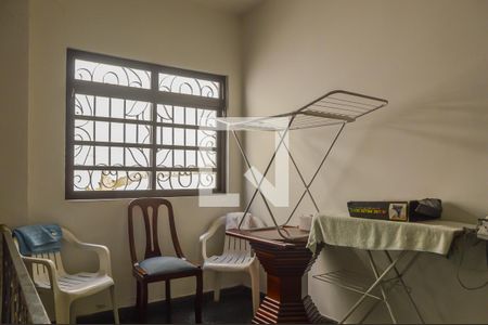 Casa à venda com 500m², 4 quartos e 6 vagas Casa à venda com 500m², 4 quartos e 6 vagasÁrea de Serviço