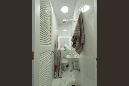 Apartamento à venda com 126m², 3 quartos e 2 vagas Apartamento à venda com 126m², 3 quartos e 2 vagasBanheiro de serviço