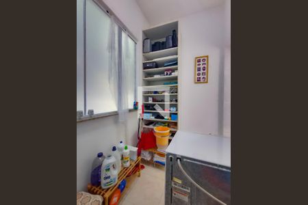 Apartamento à venda com 126m², 3 quartos e 2 vagas Apartamento à venda com 126m², 3 quartos e 2 vagasQuarto de Serviço