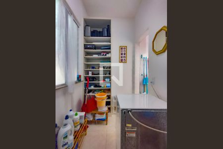 Apartamento à venda com 126m², 3 quartos e 2 vagas Apartamento à venda com 126m², 3 quartos e 2 vagasQuarto de Serviço