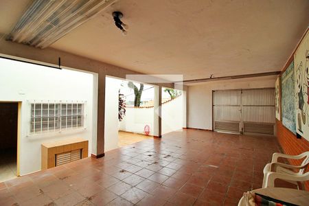 Casa à venda com 200m², 2 quartos e 2 vagasÁrea de Serviço / Quintal / Garagem