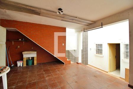 Casa à venda com 200m², 2 quartos e 2 vagasÁrea de Serviço / Quintal / Garagem