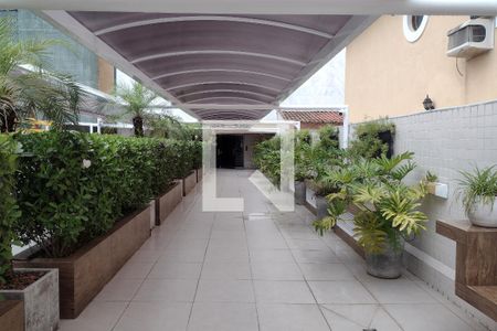 Apartamento para alugar com 89m², 2 quartos e 2 vagas Apartamento para alugar com 89m², 2 quartos e 2 vagasÁrea Comum - Entrada e Jardim do Prédio