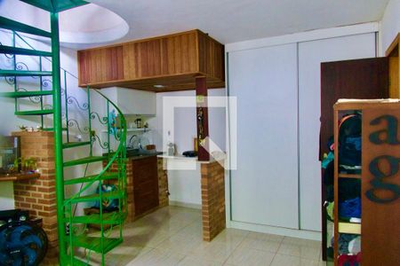 Casa à venda com 300m², 6 quartos e 2 vagas Casa à venda com 300m², 6 quartos e 2 vagasSuíte anexo