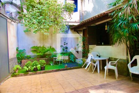 Casa à venda com 300m², 6 quartos e 2 vagas Casa à venda com 300m², 6 quartos e 2 vagasÁrea serviço