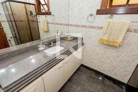 Casa para alugar com 354m², 5 quartos e 5 vagas Casa para alugar com 354m², 5 quartos e 5 vagasBanheiro da suíte