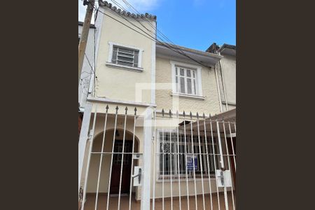 Casa à venda com 115m², 3 quartos e 2 vagasFachada