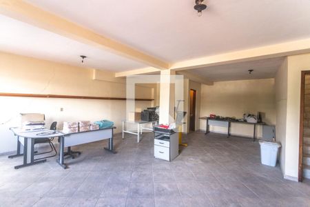 Casa à venda com 362m², 4 quartos e 6 vagasSalão