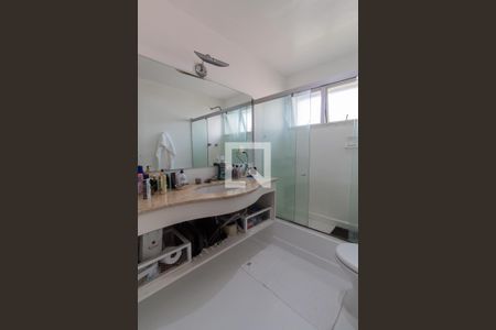 Apartamento à venda com 210m², 2 quartos e 2 vagas Apartamento à venda com 210m², 2 quartos e 2 vagasBanheiro da Suíte