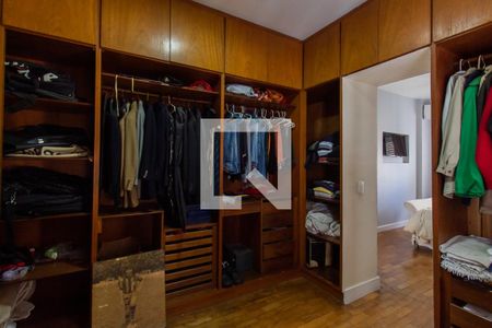 Apartamento à venda com 210m², 2 quartos e 2 vagas Apartamento à venda com 210m², 2 quartos e 2 vagasCloset da suíte