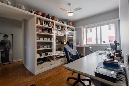 Apartamento à venda com 210m², 2 quartos e 2 vagas Apartamento à venda com 210m², 2 quartos e 2 vagasEscritório