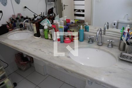 Apartamento para alugar com 140m², 3 quartos e 3 vagas Apartamento para alugar com 140m², 3 quartos e 3 vagasDetalhe do banheiro da suite