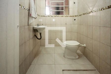 Casa à venda com 117m², 3 quartos e 2 vagas Casa à venda com 117m², 3 quartos e 2 vagasBanheiro da edícula