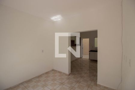 Sala de casa para alugar com 2 quartos, 70m² em Vila Carmosina, São Paulo