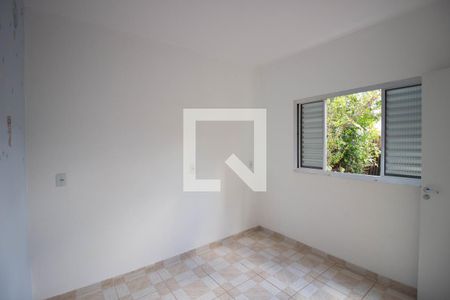 Quarto 2 de casa para alugar com 2 quartos, 70m² em Vila Carmosina, São Paulo