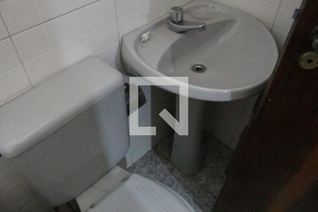 Casa à venda com 398m², 3 quartos e 4 vagasBanheiro da dependência de empregada - foto 2