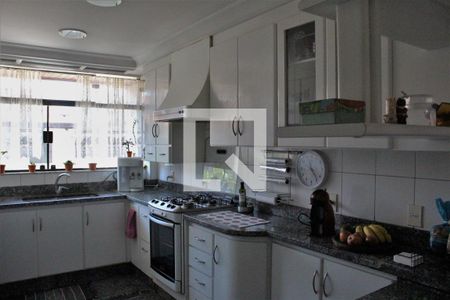 Casa à venda com 398m², 3 quartos e 4 vagasCozinha 