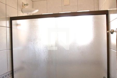 Casa à venda com 398m², 3 quartos e 4 vagasDetalhe- Banheiro suíte 2- Chuveiro