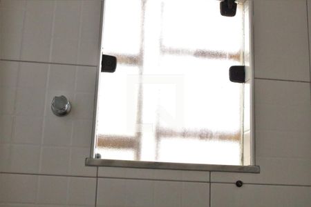 Casa à venda com 398m², 3 quartos e 4 vagasDetalhe - Lavabo 2- Janela