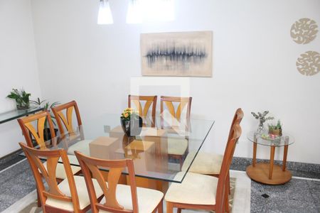 Casa à venda com 398m², 3 quartos e 4 vagasSala de jantar