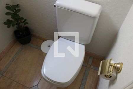 Casa à venda com 398m², 3 quartos e 4 vagasDetalhe - Lavabo 1 - Vaso