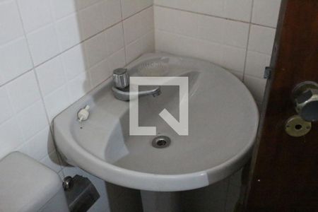 Casa à venda com 398m², 3 quartos e 4 vagasBanheiro da dependência de empregada