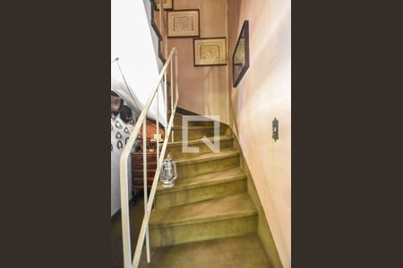 Casa à venda com 162m², 3 quartos e 3 vagasEscada